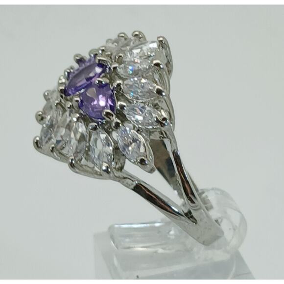 Vintage Ring Size 7.5 Silver Tone White Gold GP Purple CZ Cluster Cocktail NOS - Picture 10 of 10